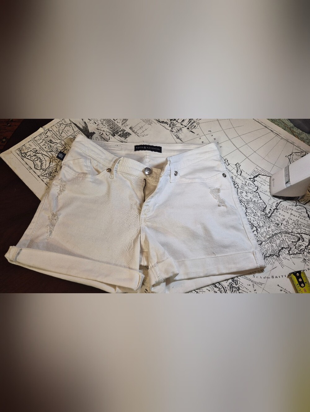 Rock & Republic White Women’s Denim Shorts